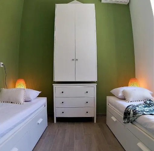 فيلة Miranda Chalki Town